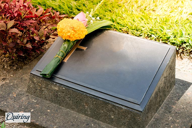 What is the Difference Between a Gravestone and a Headstone?