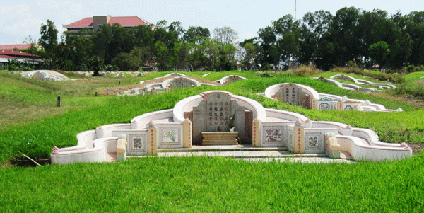 chinese-cemetery-3.gif